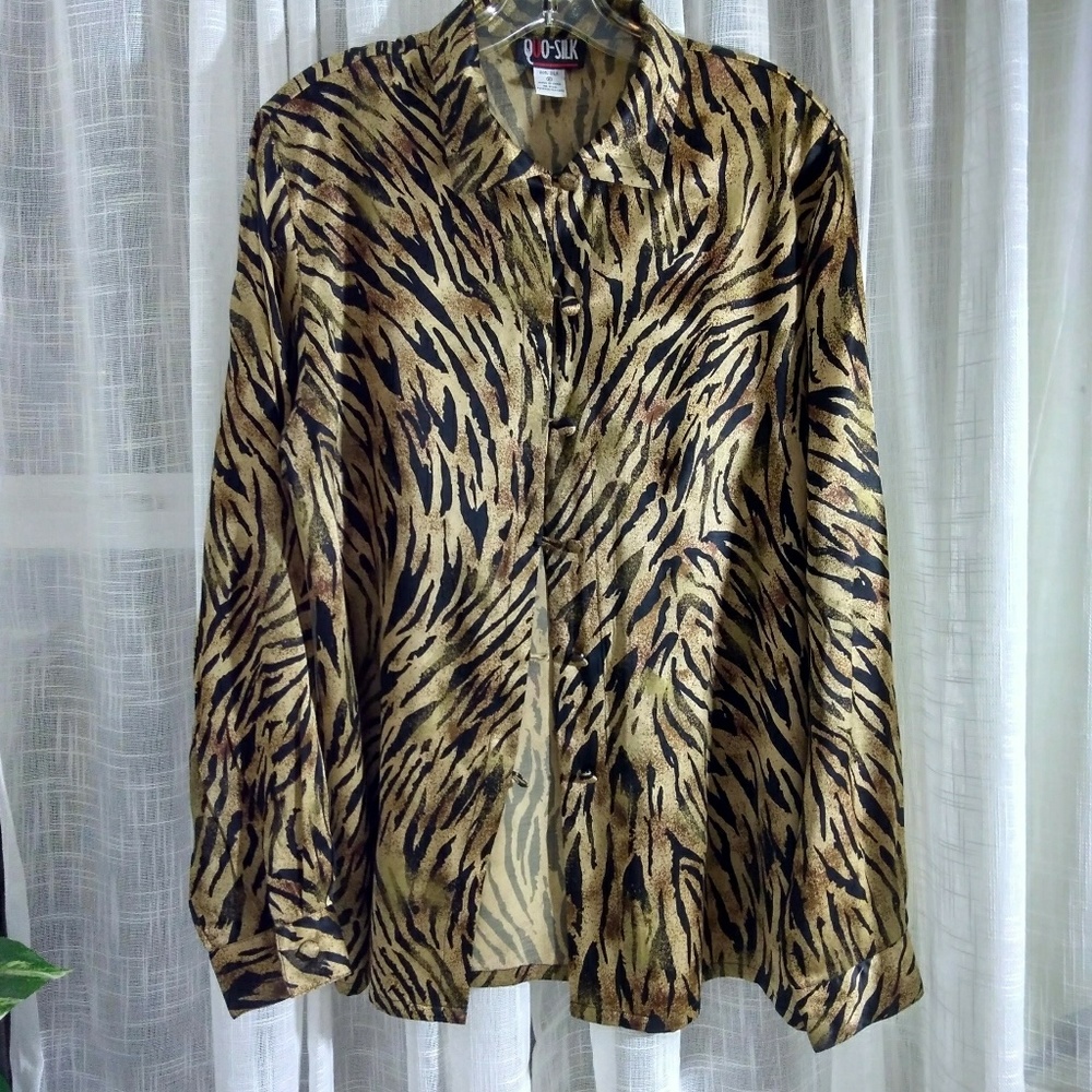 Quo- Silk  M animal print long sleeve lounge/st